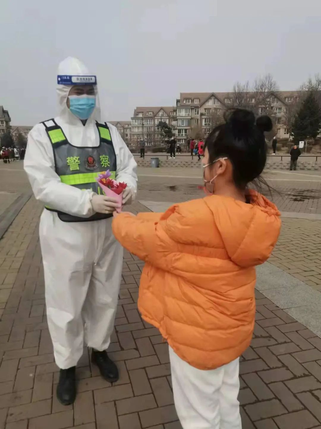 戰(zhàn)“疫”征途 江城公安感恩有你助力前行