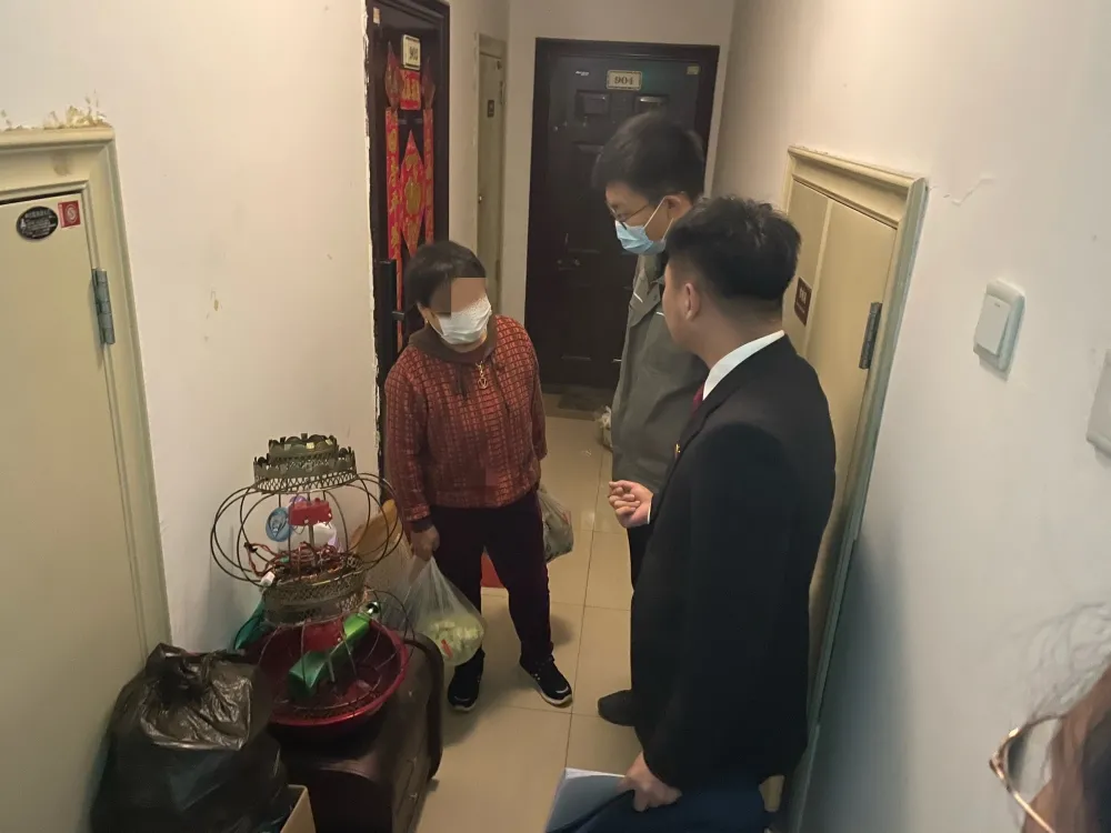 【我為群眾辦實(shí)事】萬警走訪聽民生——吉鐵法院立案庭走訪龍城帝景社區(qū)網(wǎng)格居民