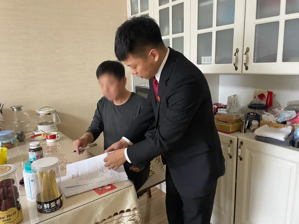 【我為群眾辦實(shí)事】萬警走訪聽民生——吉鐵法院立案庭走訪龍城帝景社區(qū)網(wǎng)格居民