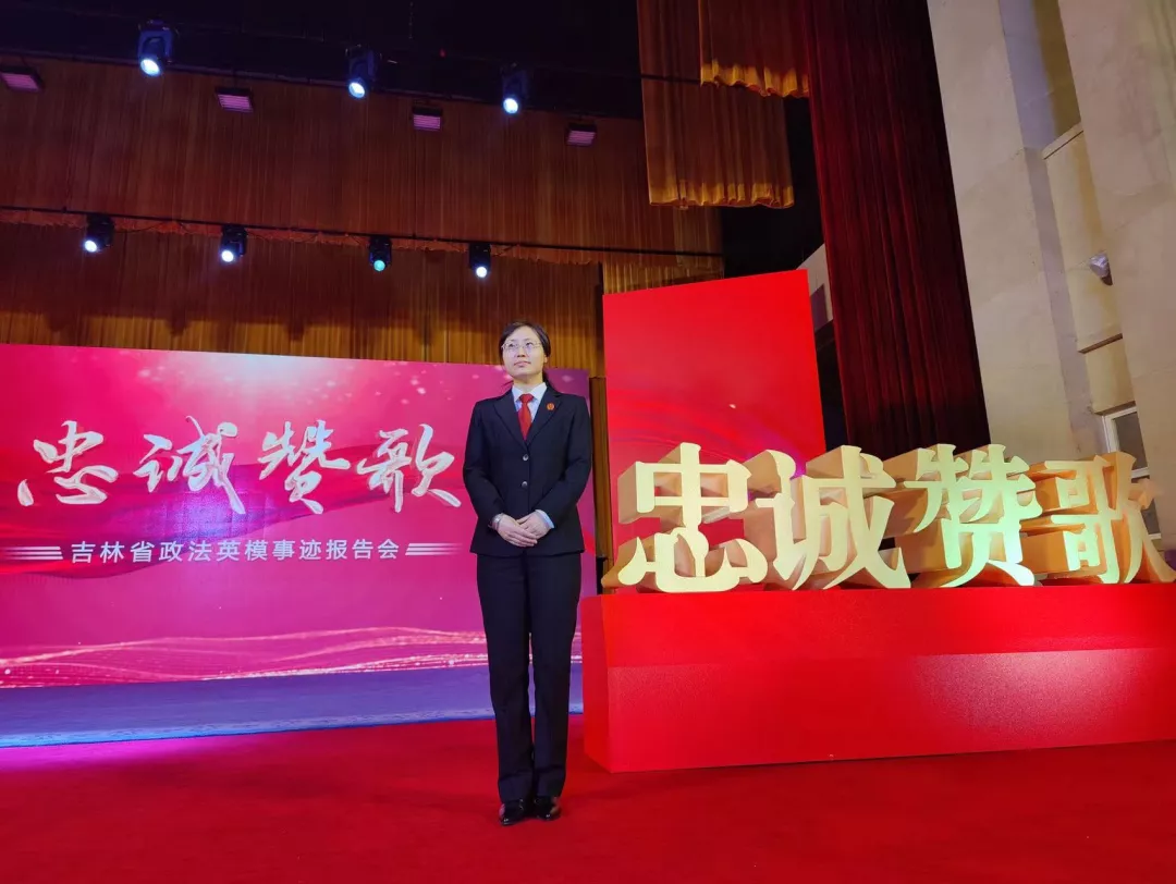 【政法英?！壳橄蛋傩?一心為民 做群眾滿意的立案法官